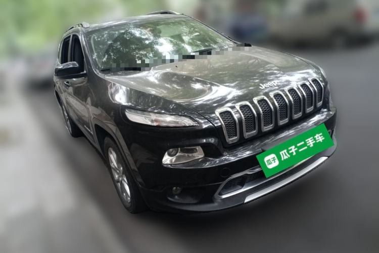 Used Jeep Cherokee 2017 2.0L Superior Edition Front Right 45 Deg