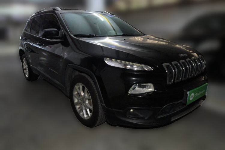 Used Jeep Cherokee 2017 2.0L Superior Edition Front Right 45 Deg