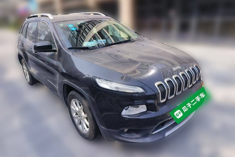 Used Jeep Cherokee 2017 2.0L Superior Edition Front Right 45 Deg