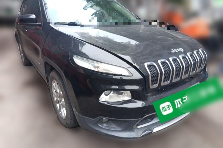 Used Jeep Cherokee 2017 2.0L Superior Edition Front Right 45 Deg