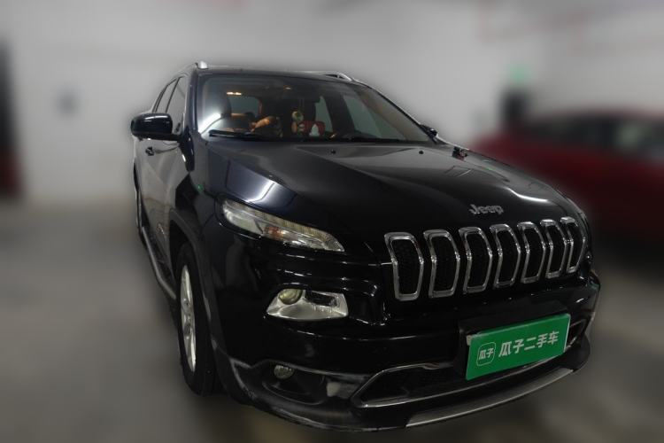 Used Jeep Cherokee 2017 2.0L Superior Edition Front Right 45 Deg