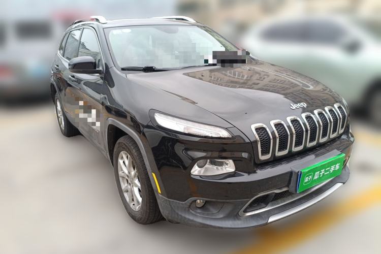 Used Jeep Cherokee 2017 2.0L Superior Edition Front Right 45 Deg