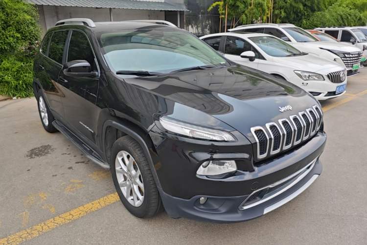 Used Jeep Cherokee 2017 2.4L Leading Smart Edition Front Right 45 Deg