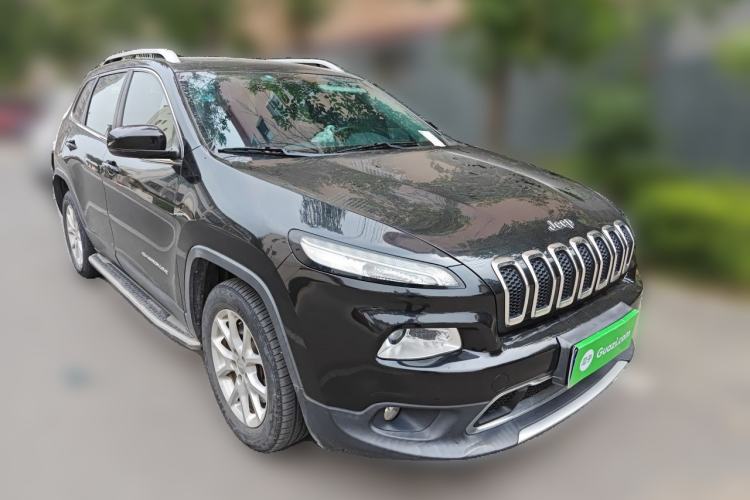 Used Jeep Cherokee 2017 2.0L Superior Edition Front Right 45 Deg