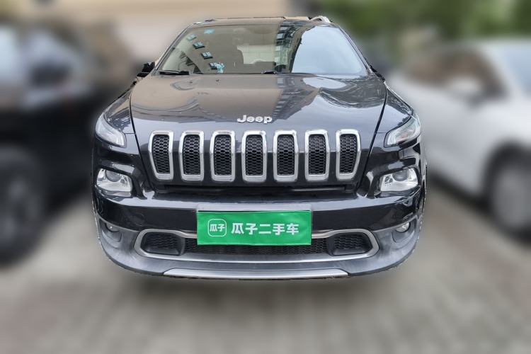 Used Jeep Cherokee 2017 2.0L Superior Edition Front