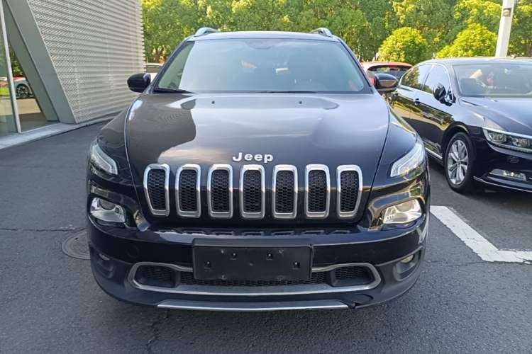 Used Jeep Cherokee 2017 2.0L Superior Edition Front