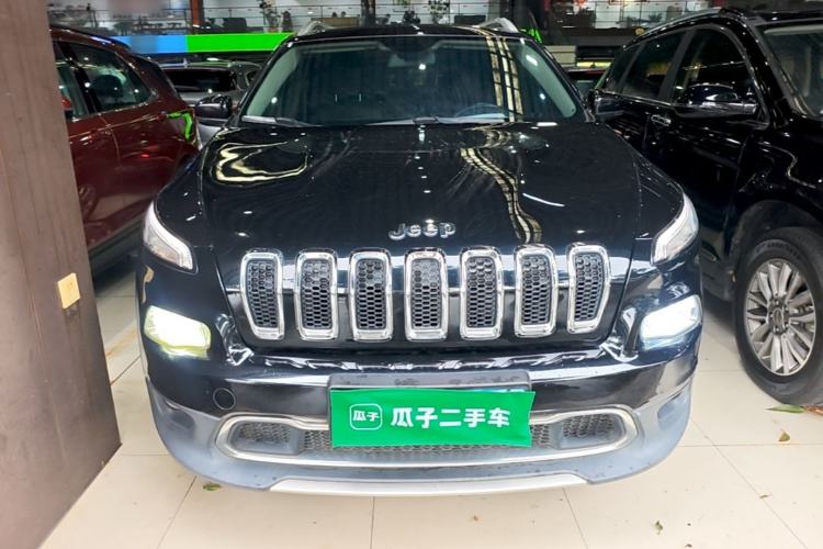 Used Jeep Cherokee 2017 2.0L Superior Edition Front