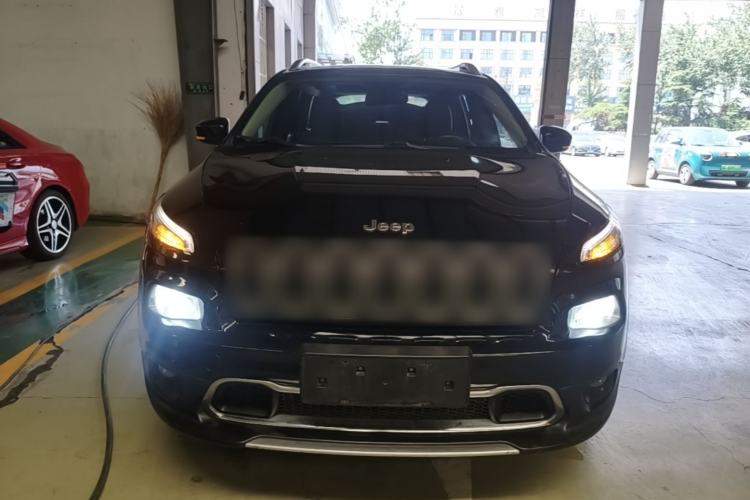 Used Jeep Cherokee 2017 2.0L Superior Edition Front