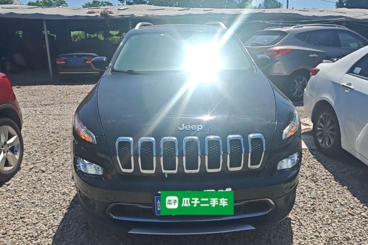 Used Jeep Cherokee 2017 2.0L Superior Edition Front
