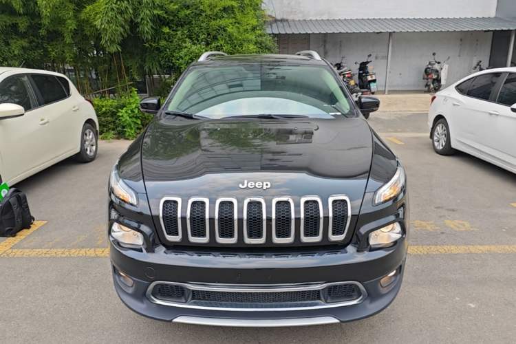 Used Jeep Cherokee 2017 2.4L Leading Smart Edition Front