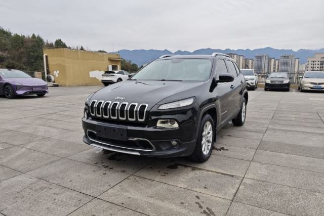 Used Jeep Cherokee 2017 2.0L Superior Edition