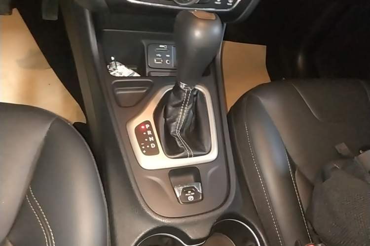 Used Jeep Cherokee 2017 2.0L Superior Edition Gear Lever