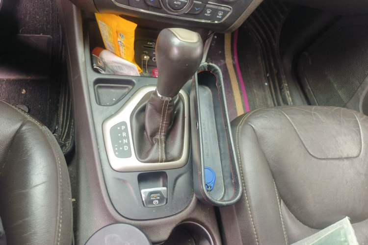 Used Jeep Cherokee 2017 2.0L Superior Edition Gear Lever