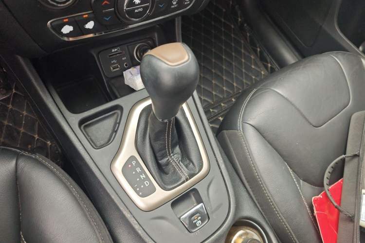 Used Jeep Cherokee 2017 2.0L Superior Edition Gear Lever
