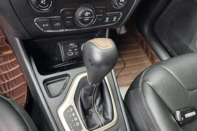 Used Jeep Cherokee 2017 2.0L Superior Edition Gear Lever