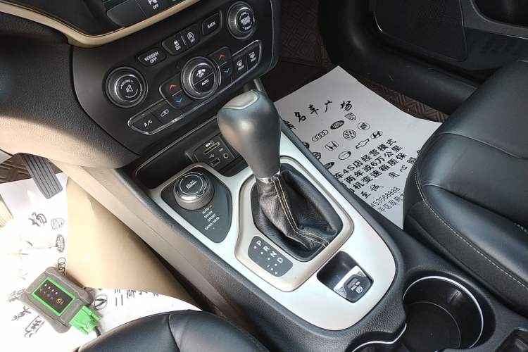 Used Jeep Cherokee 2017 2.4L Excellence Edition Gear Lever