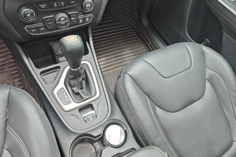 Used Jeep Cherokee 2017 2.4L Leading Smart Edition Gear Lever