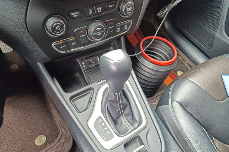 Used Jeep Cherokee 2017 2.0L Superior Edition Gear Lever