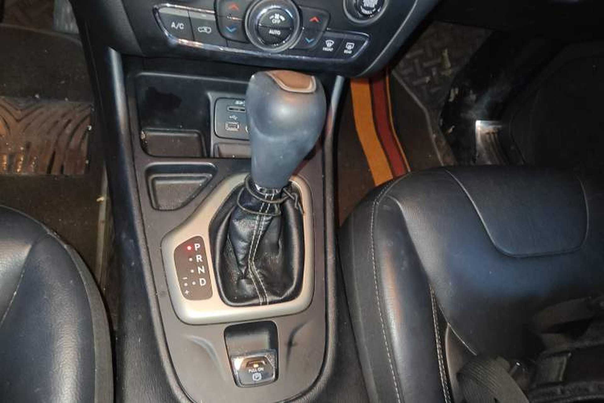 Used Jeep Cherokee 2017 2.0L Superior Edition Gear Lever