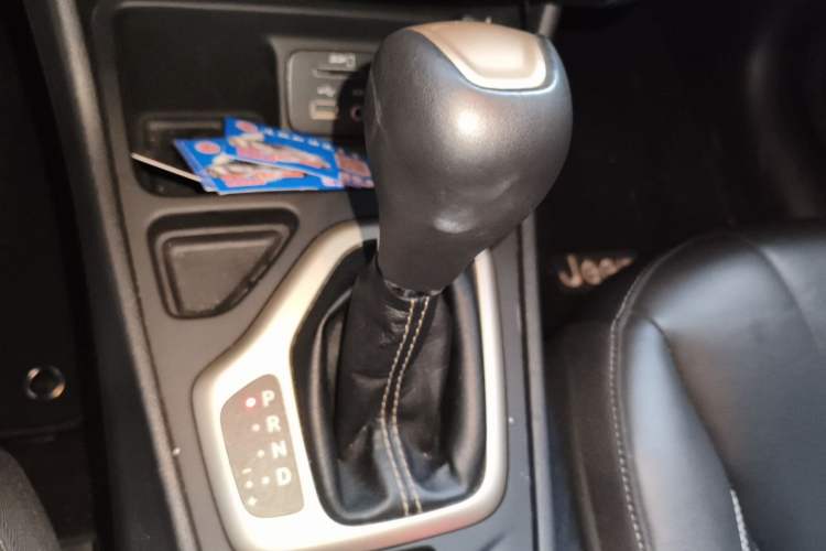 Used Jeep Cherokee 2017 2.0L Superior Edition Gear Lever