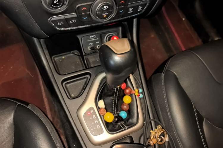 Used Jeep Cherokee 2017 2.0L Superior Edition Gear Lever