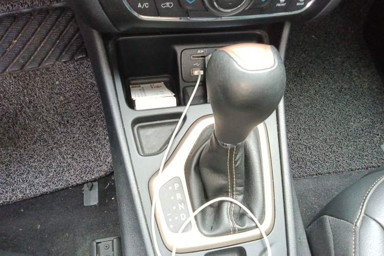 Used Jeep Cherokee 2017 2.0L Superior Edition Gear Lever