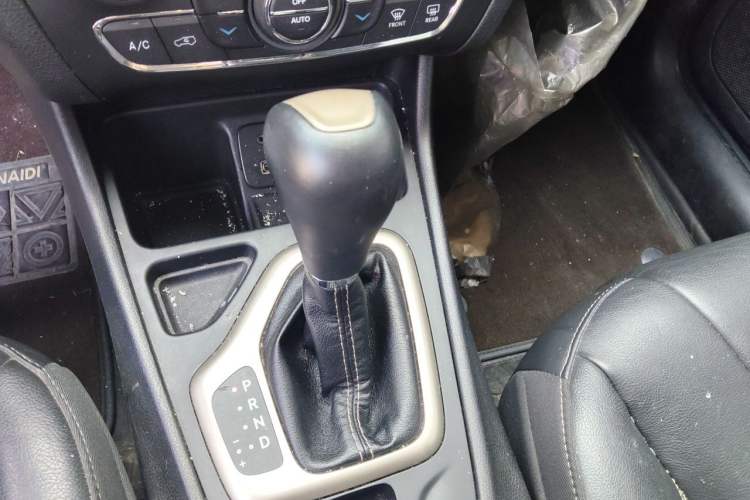 Used Jeep Cherokee 2017 2.0L Superior Edition Gear Lever