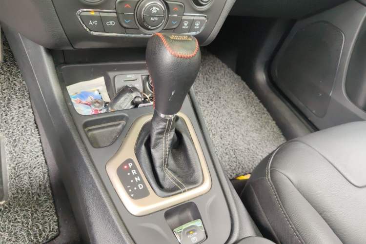 Used Jeep Cherokee 2017 2.4L Leading Smart Edition Gear Lever