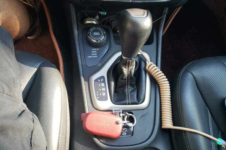 Used Jeep Cherokee 2017 2.4L Excellence Edition Gear Lever