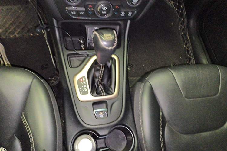 Used Jeep Cherokee 2017 2.0L Superior Edition Gear Lever