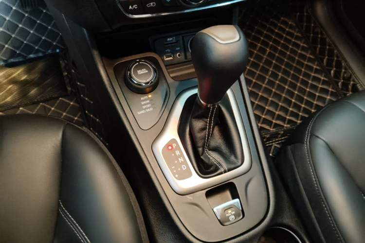 Used Jeep Cherokee 2017 2.4L Professional Edition Gear Lever