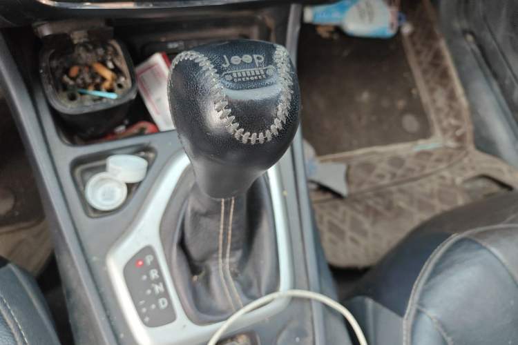 Used Jeep Cherokee 2017 2.4L Leading Edition Gear Lever