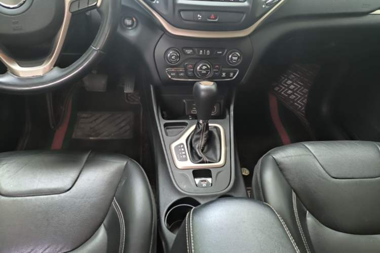 Used Jeep Cherokee 2017 2.4L Leading Smart Edition Gear Lever