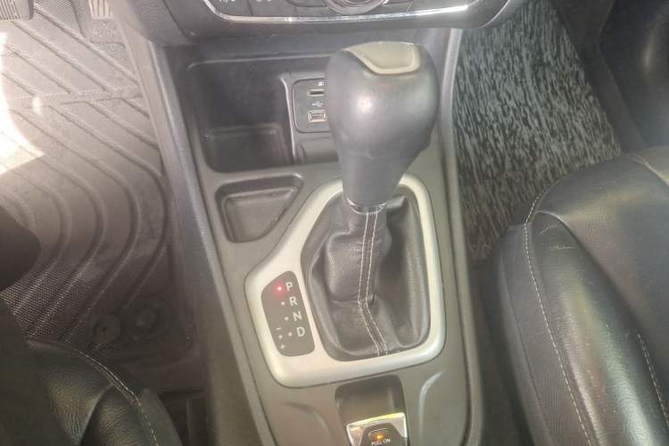 Used Jeep Cherokee 2017 2.0L Superior Edition Gear Lever