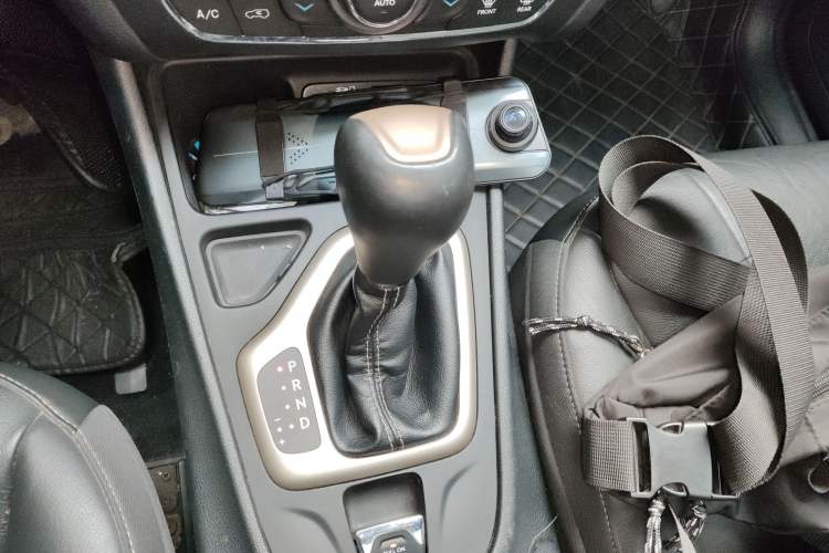Used Jeep Cherokee 2017 2.4L Leading Smart Edition Gear Lever