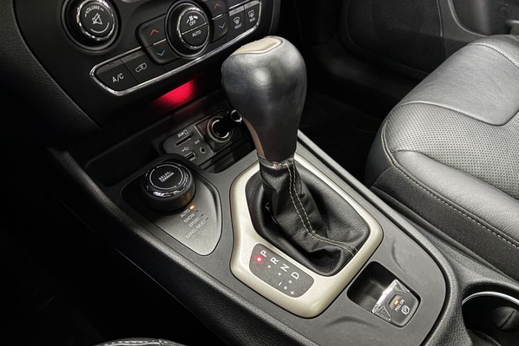 Used Jeep Cherokee 2017 2.4L Superior Edition Gear Lever