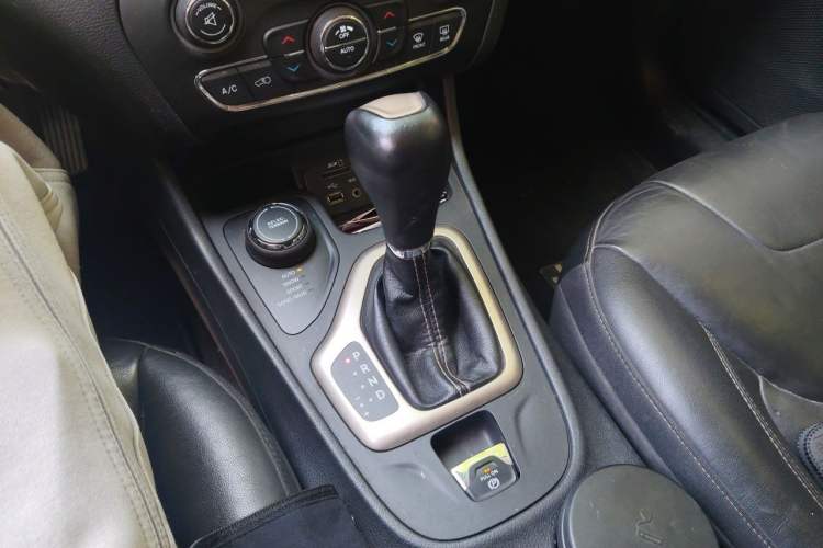 Used Jeep Cherokee 2017 2.4L Professional Smart Edition Gear Lever