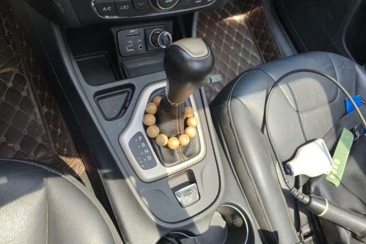 Used Jeep Cherokee 2017 2.4L Leading Smart Edition Gear Lever