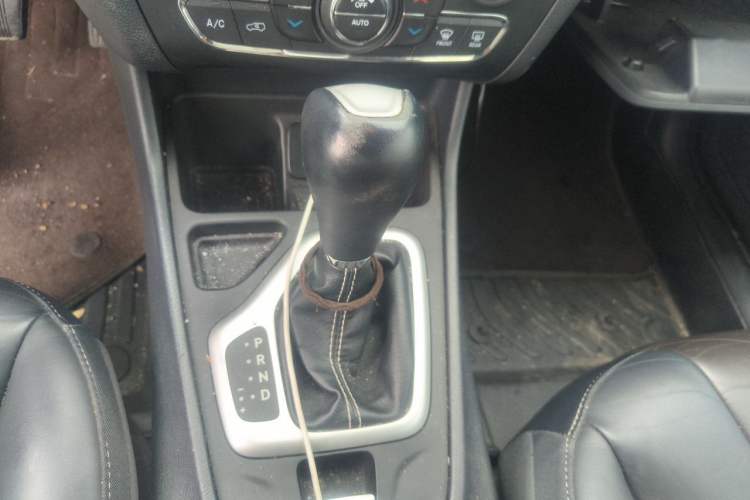 Used Jeep Cherokee 2017 2.4L Leading Smart Edition Gear Lever
