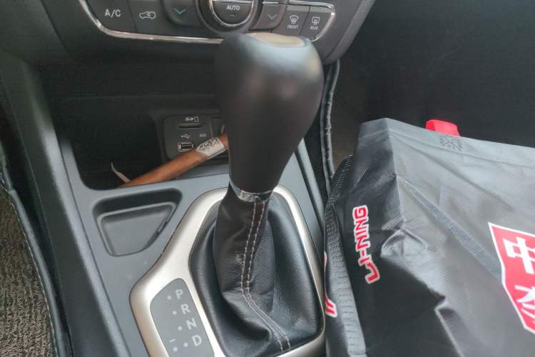 Used Jeep Cherokee 2017 2.0L Superior Edition Gear Lever