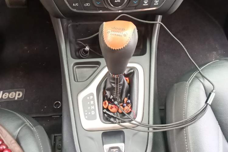 Used Jeep Cherokee 2017 2.0L Superior Edition Gear Lever