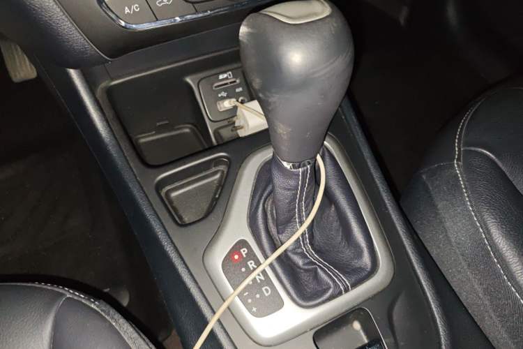 Used Jeep Cherokee 2017 2.0L Superior Edition Gear Lever