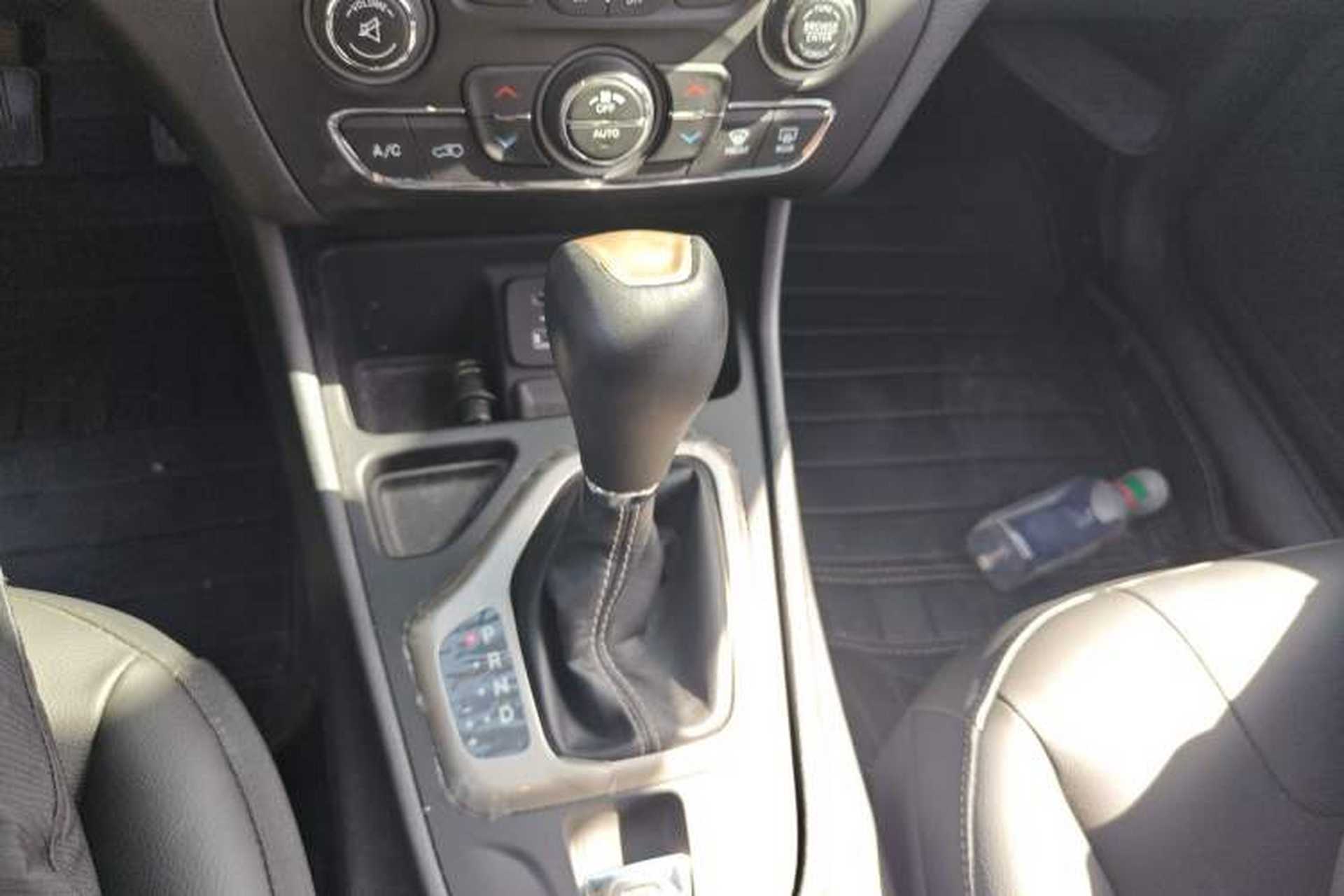 Used Jeep Cherokee 2017 2.0L Superior Edition Gear Lever