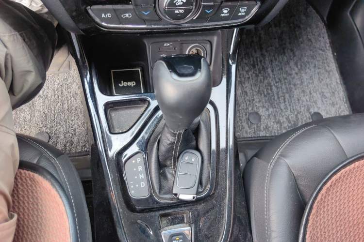 Used Jeep Cherokee 2017 2.4L Leading Smart Edition Gear Lever