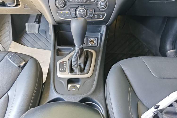 Used Jeep Cherokee 2017 2.0L Superior Edition Gear Lever