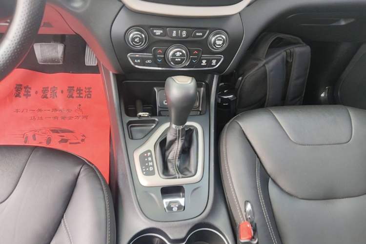 Used Jeep Cherokee 2017 2.0L Superior Edition Gear Lever
