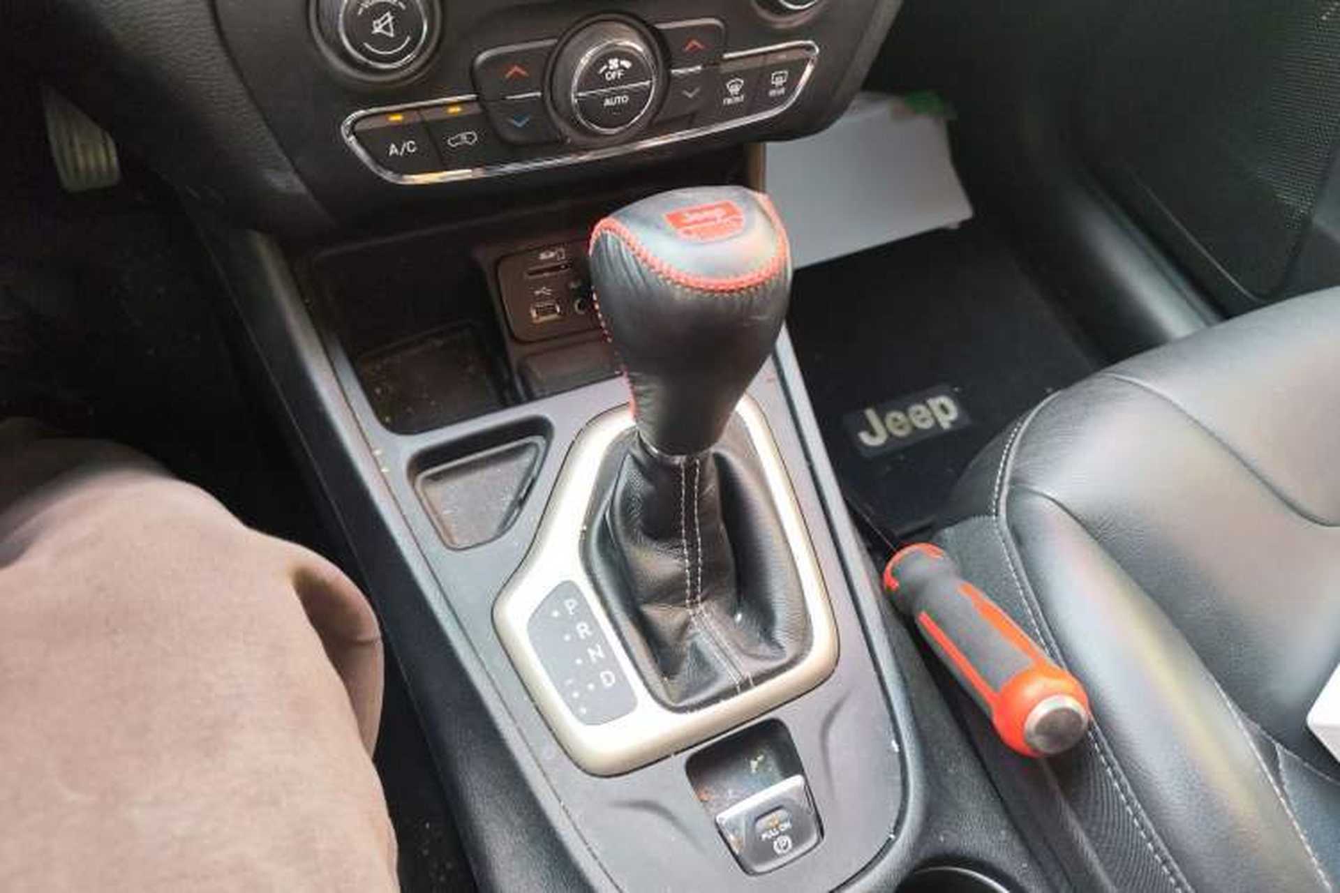 Used Jeep Cherokee 2017 2.0L Superior Edition Gear Lever