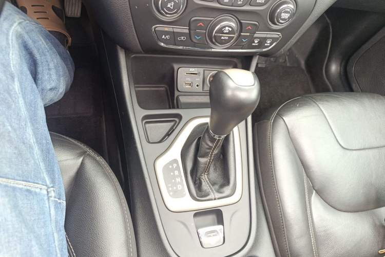 Used Jeep Cherokee 2017 2.0L Superior Edition Gear Lever