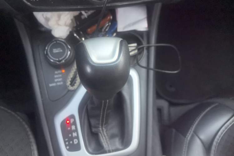 Used Jeep Cherokee 2017 2.4L Professional Smart Edition Gear Lever