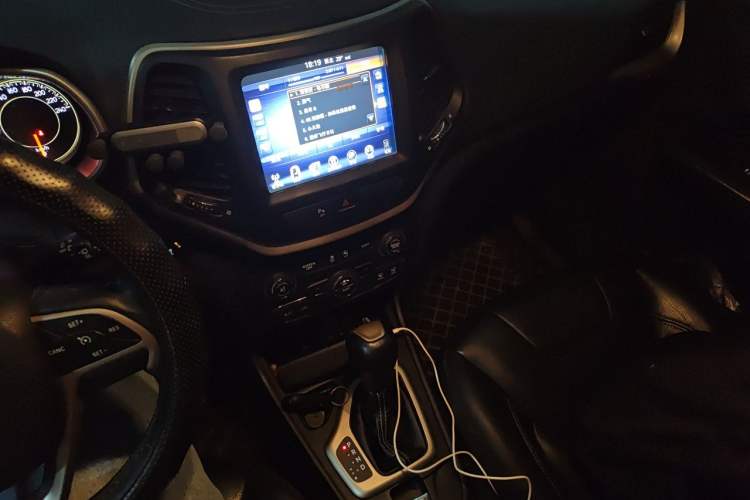 Used Jeep Cherokee 2017 2.0L Superior Edition Gear Lever